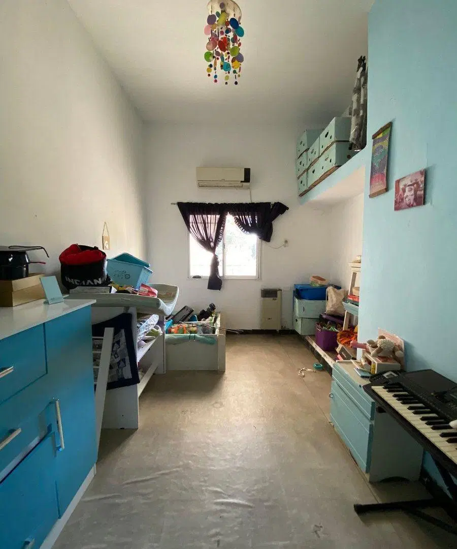 CASA EN VENTA 2 DORMITORIOS. 2 COCHERAS. PILETA 8
