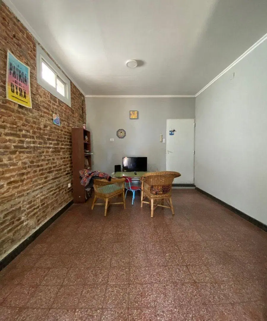 CASA EN VENTA 2 DORMITORIOS. 2 COCHERAS. PILETA 2