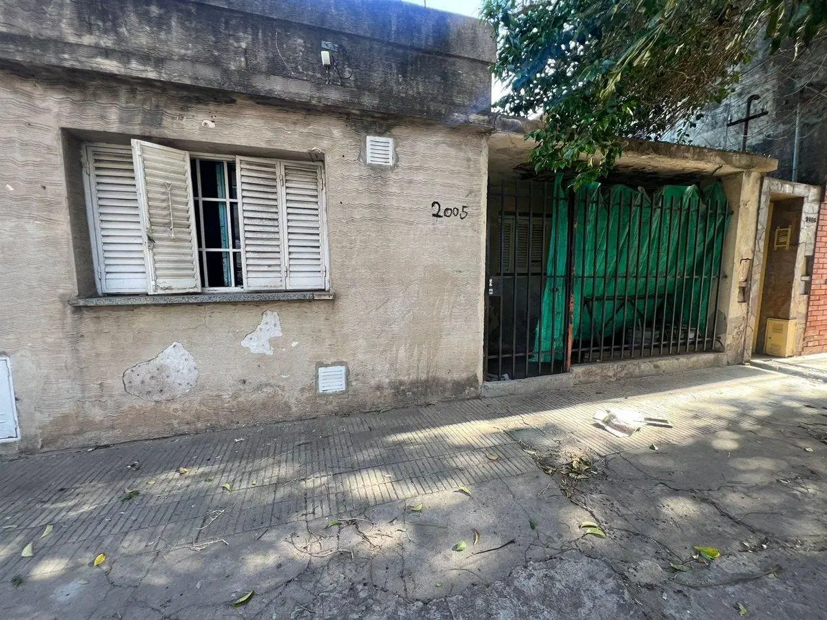 VENTA CASA DOS DORMITORIOS  BARRIO TIRO SUIZO. 8