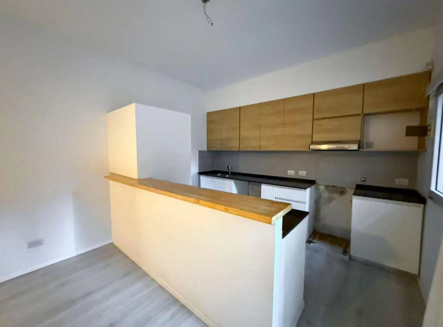 VENTA - PASILLO UNICO EN VENTA DE 3 DORMITORIOS 2
