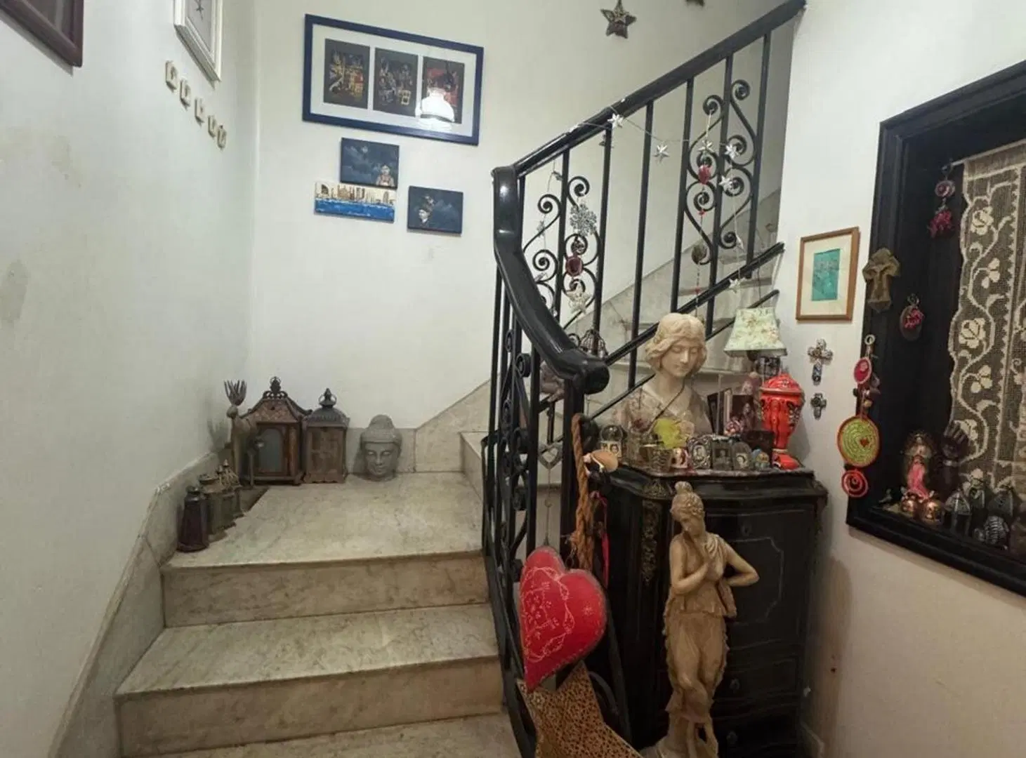 CASA EN VENTA 5 DORM. CON PATIO BARRIO LOURDES 4