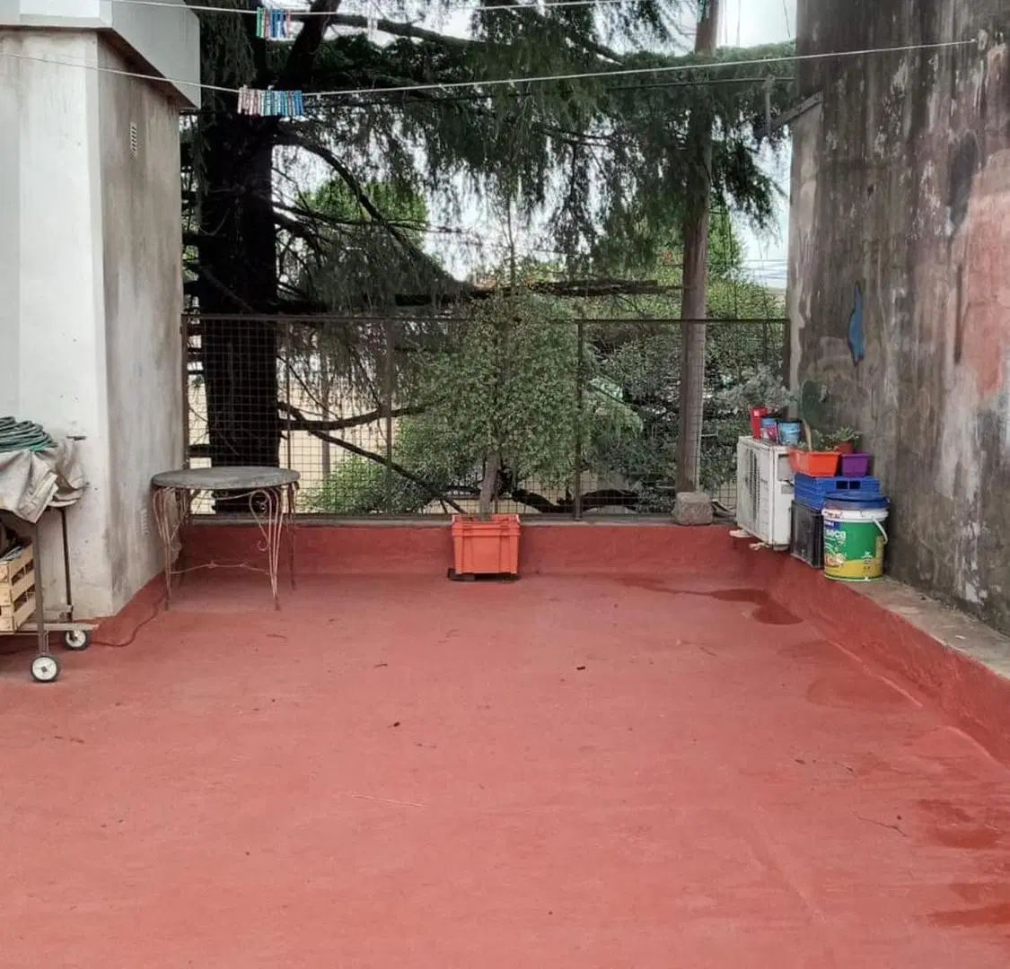 VENTA 2 CASAS CON SALON COMERCIAL COCHERA LUDUEÑA 8