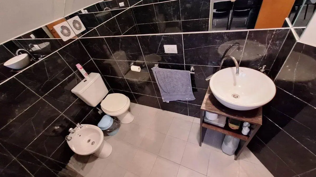 VENTA DEPÓSITO CON OFICINAS FISHERTON 8