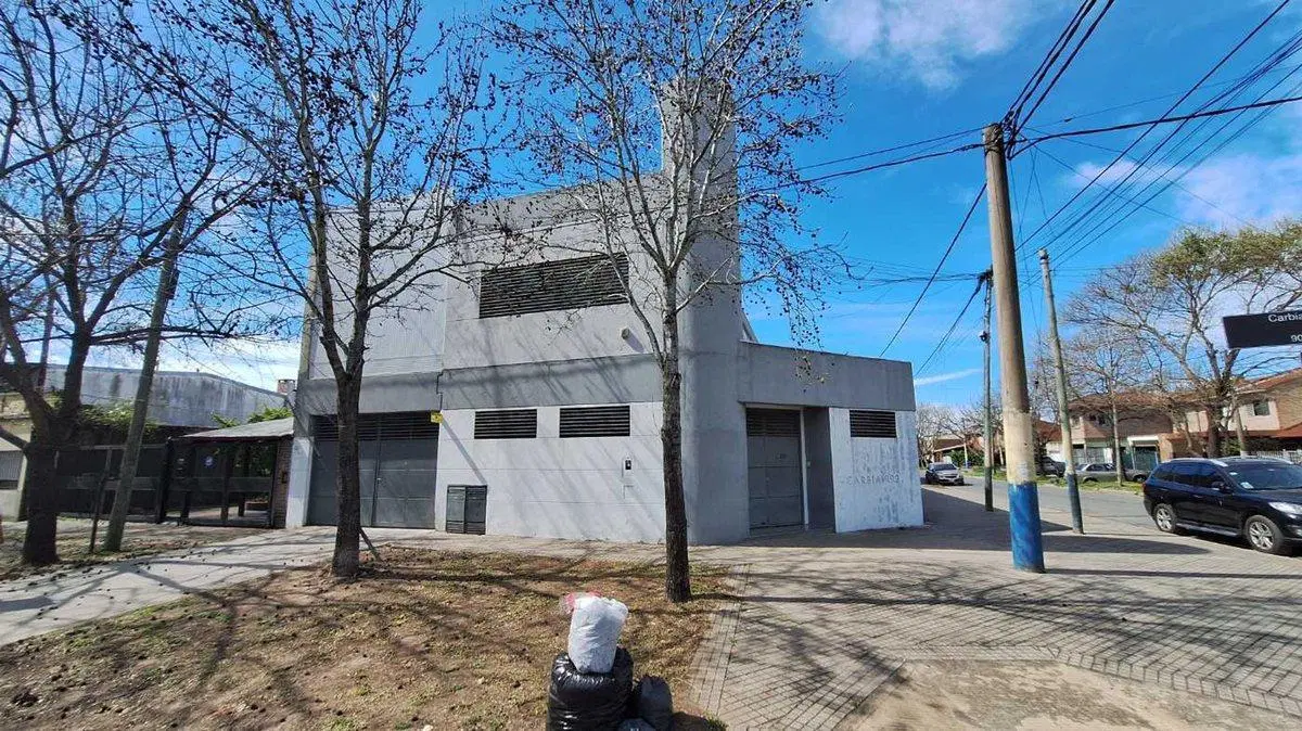 VENTA DEPÓSITO CON OFICINAS FISHERTON 2