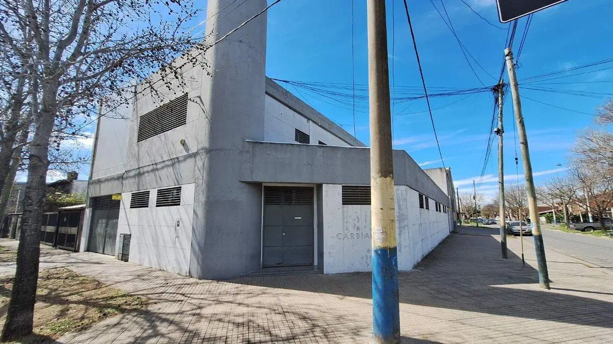 VENTA DEPÓSITO CON OFICINAS FISHERTON 3