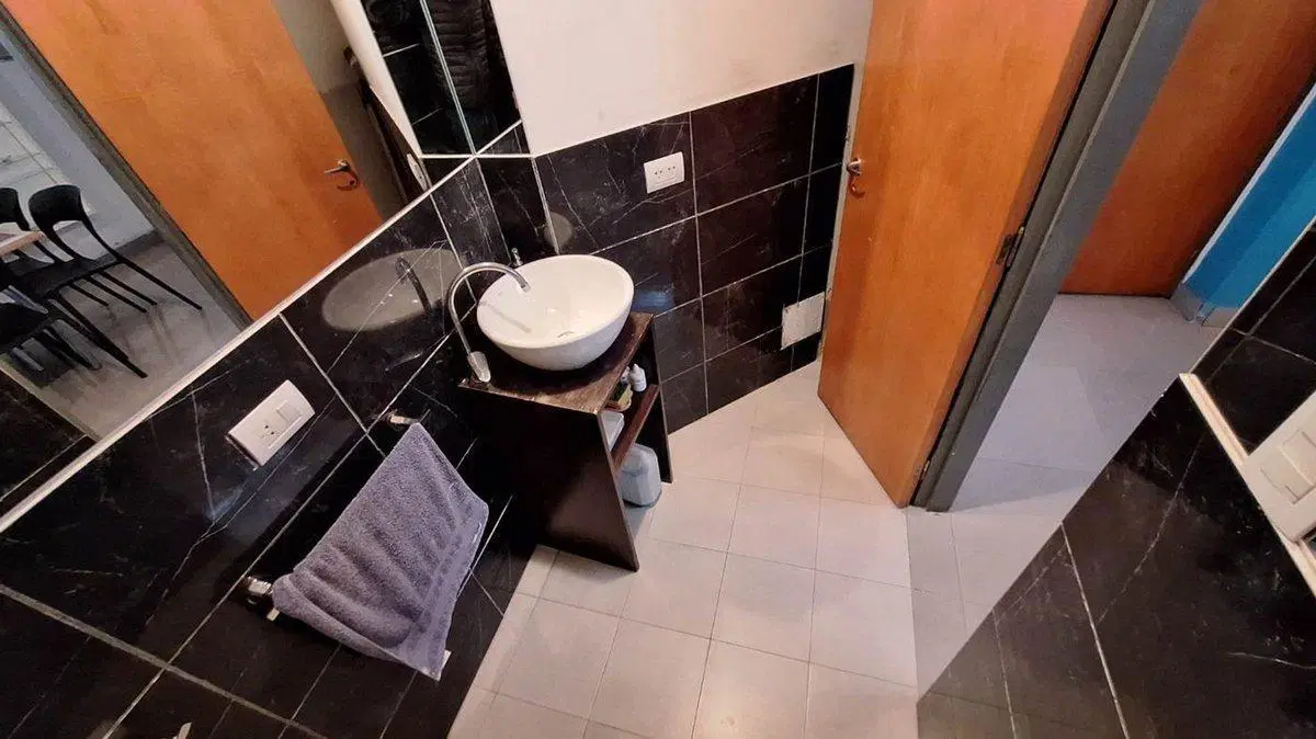 VENTA DEPÓSITO CON OFICINAS FISHERTON 5