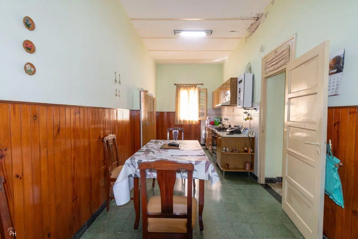 CASA CON LOCAL Y CONSTRUCCIÓN EN VENTA B. LARREA 5