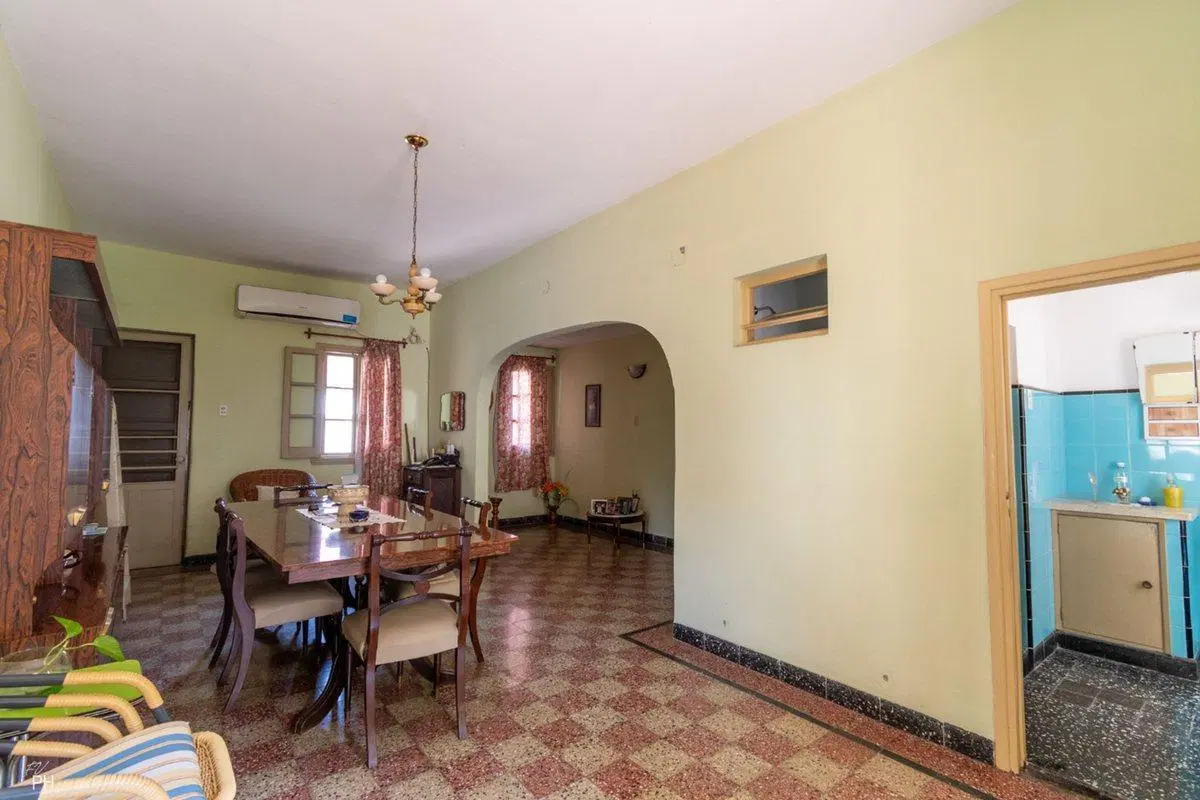 CASA CON LOCAL Y CONSTRUCCIÓN EN VENTA B. LARREA 4