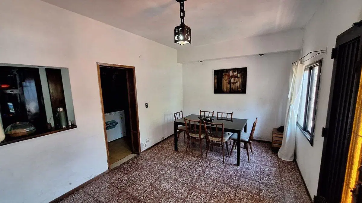 CASA EN VENTA 2 DORMITORIOS CON COCHERA 2