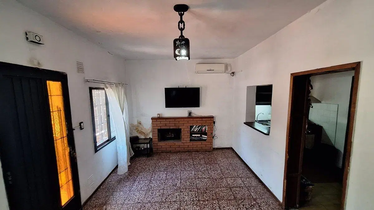 CASA EN VENTA 2 DORMITORIOS CON COCHERA 3