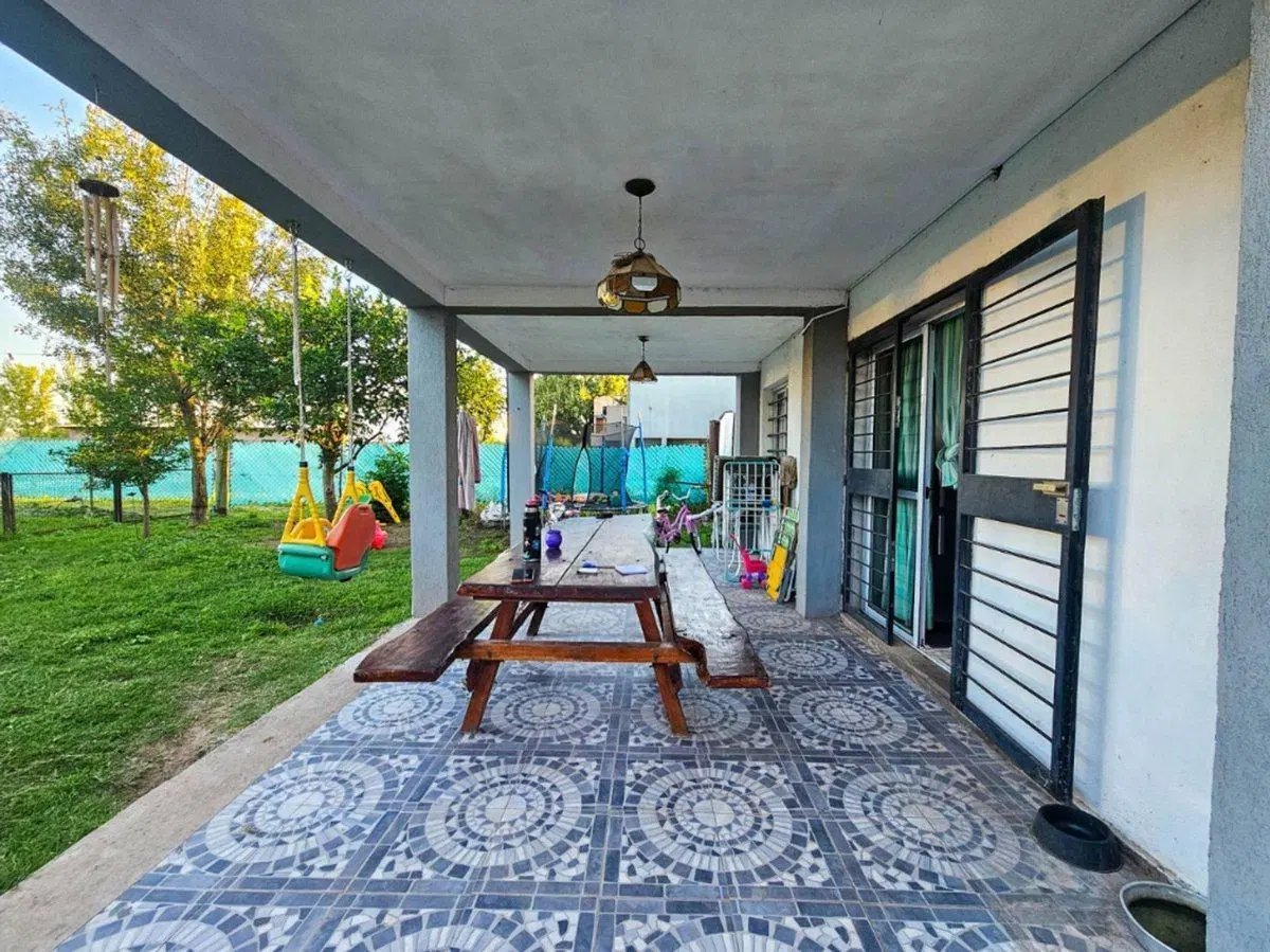 VENTA CASA CON PILETA EN FUNES TOWN 8
