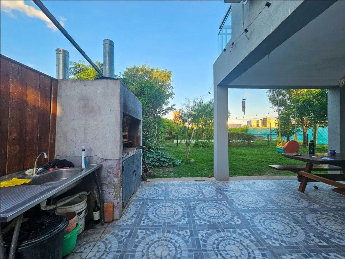 VENTA CASA CON PILETA EN FUNES TOWN 5