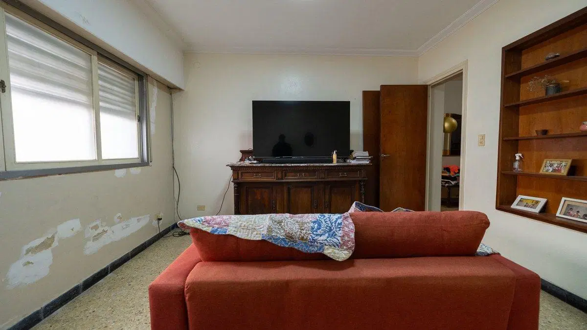 VENTA CASA CON JARDIN TRES DORMITORIOS. B°LA SEXTA 8