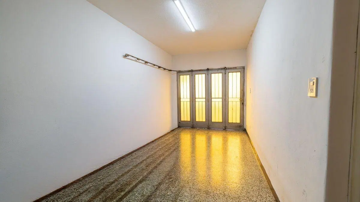 VENTA CASA CON JARDIN TRES DORMITORIOS. B°LA SEXTA 5