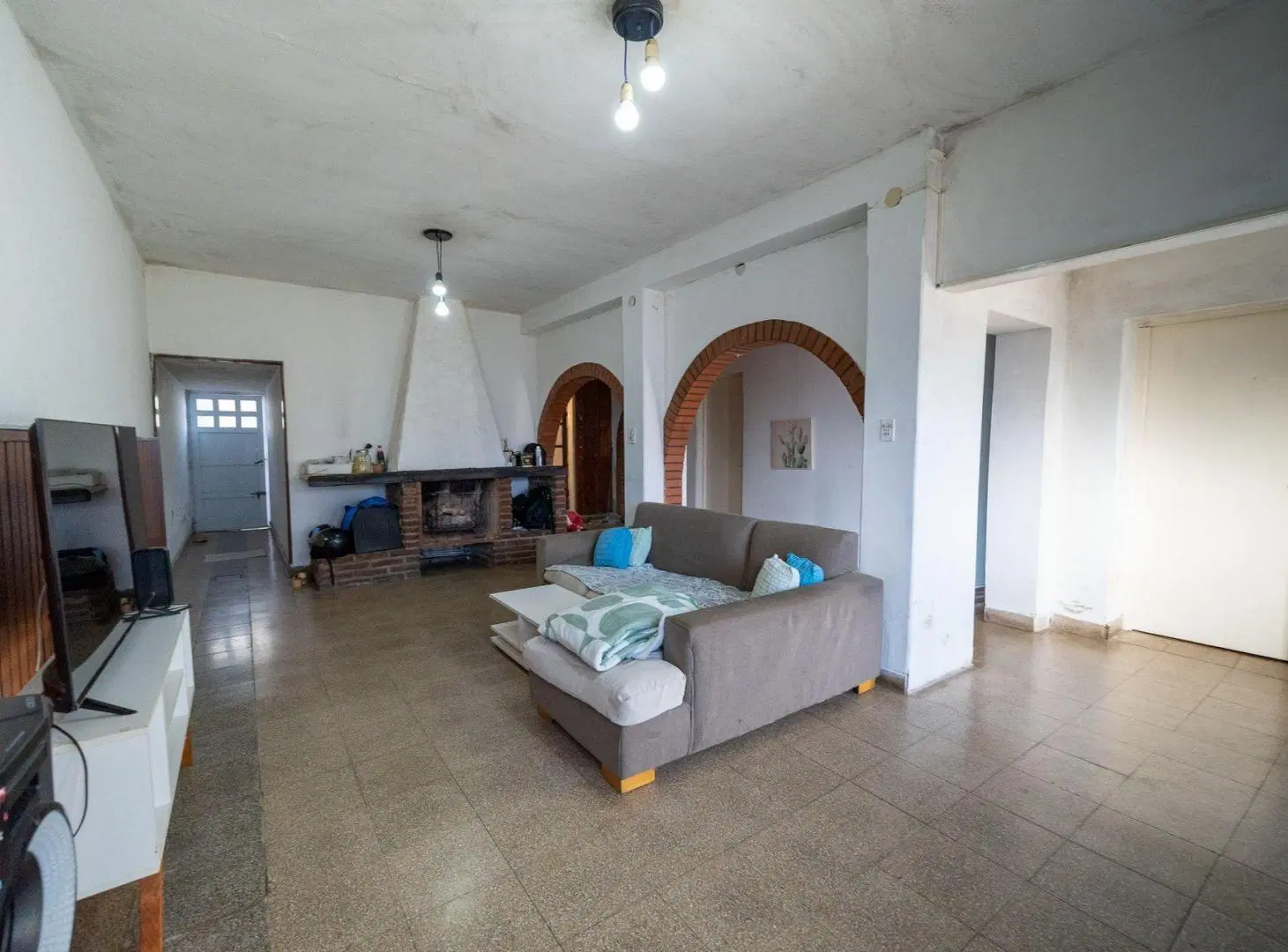 Casa con Pileta y Jardin - Baigorria 4
