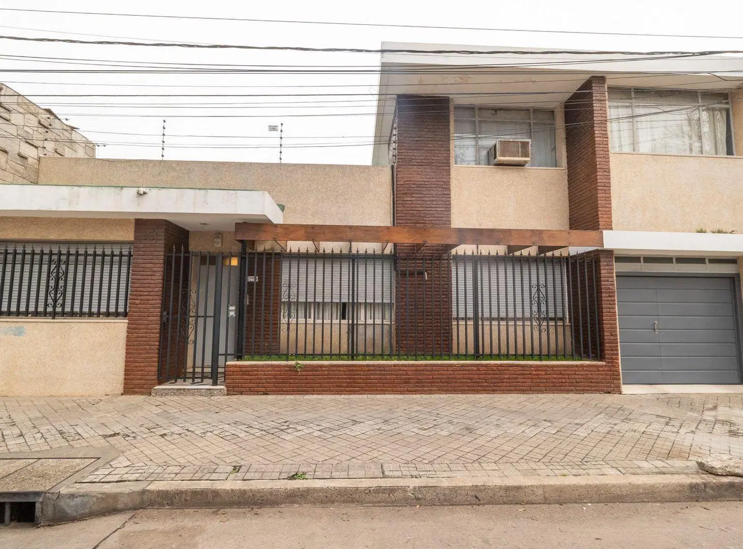 VENTA CASA 4 DORMITORIOS CON COCHERA SALADILLO 8