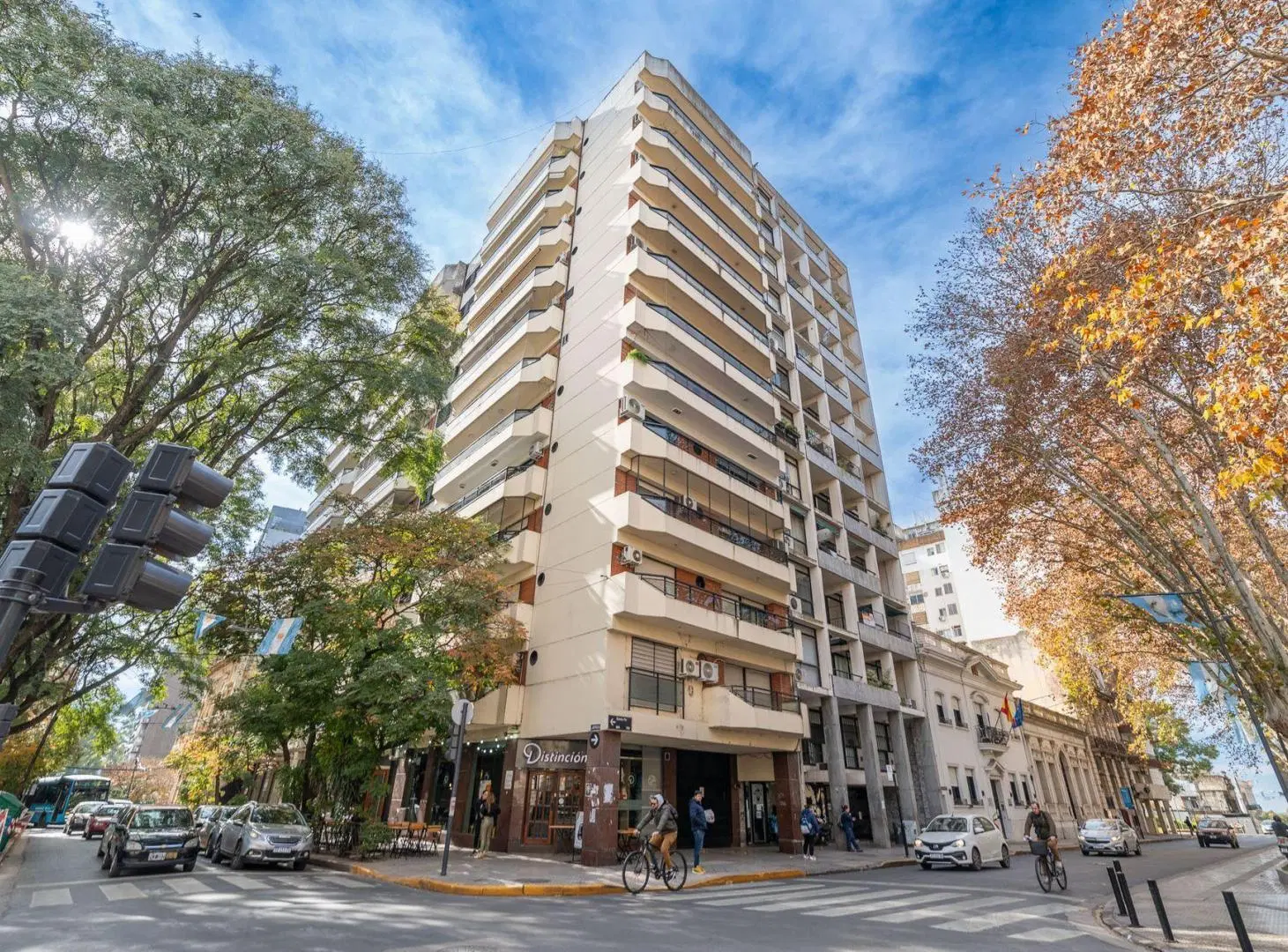 DEPARTAMENTO EN VENTA 4 DORMITORIOS CENTRO COCHERA 5