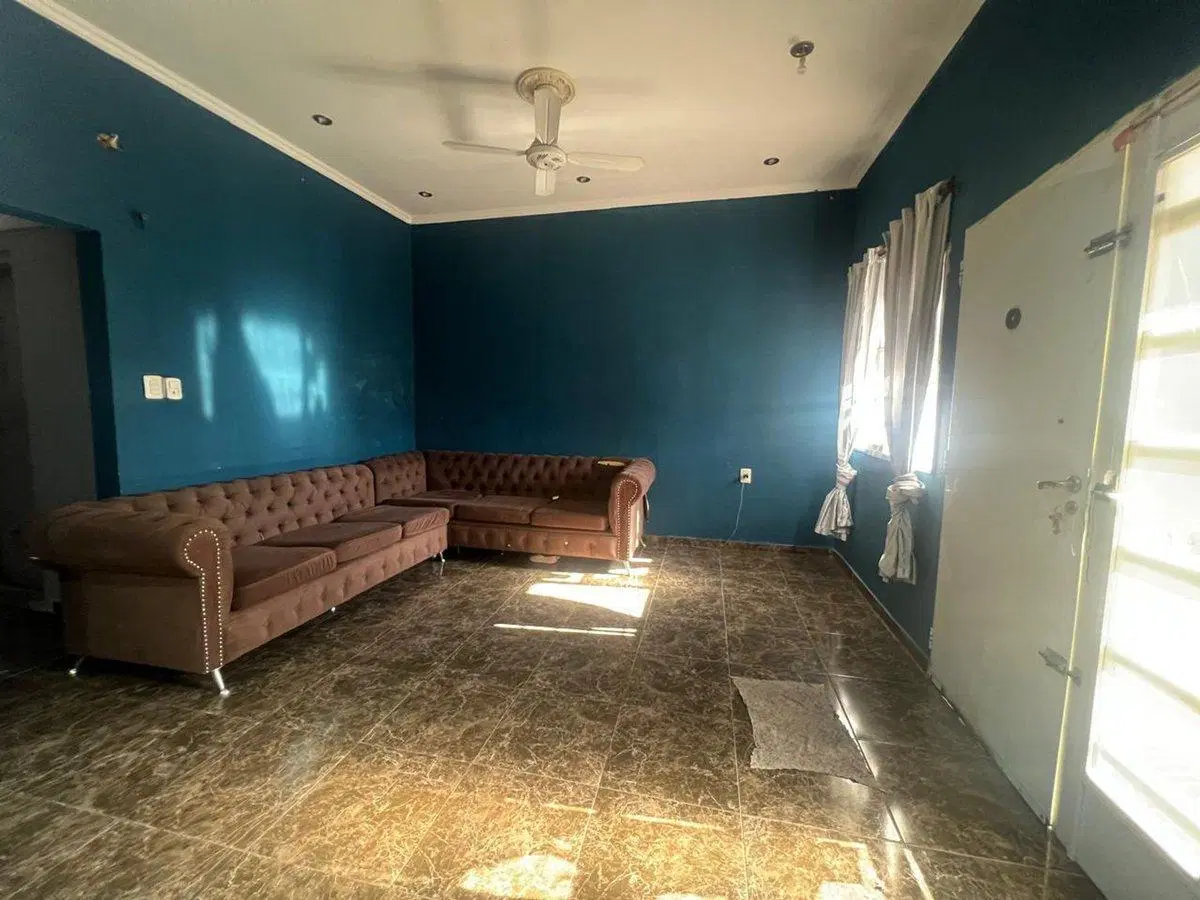 VENTA CASA AL FRENTE UN DORMITORIO 5