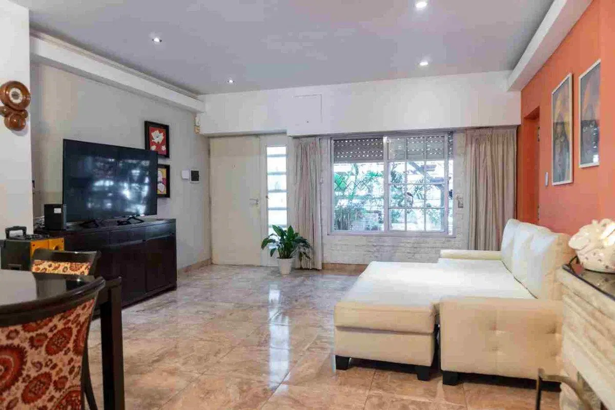 CASA EN VENTA CON PATIO Y PILETA GRO. BAIGORRIA 4