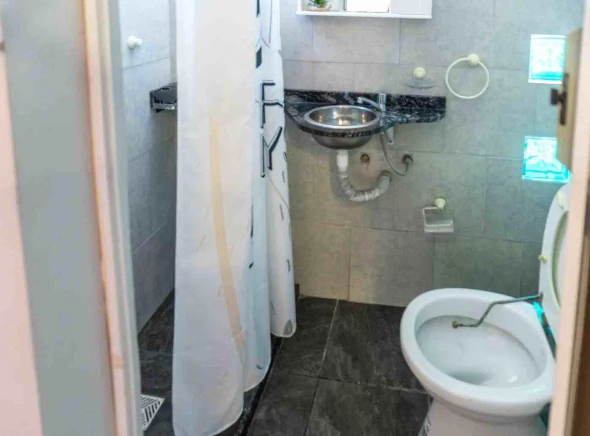 CASA EN VENTA CON PATIO Y PILETA GRO. BAIGORRIA 8