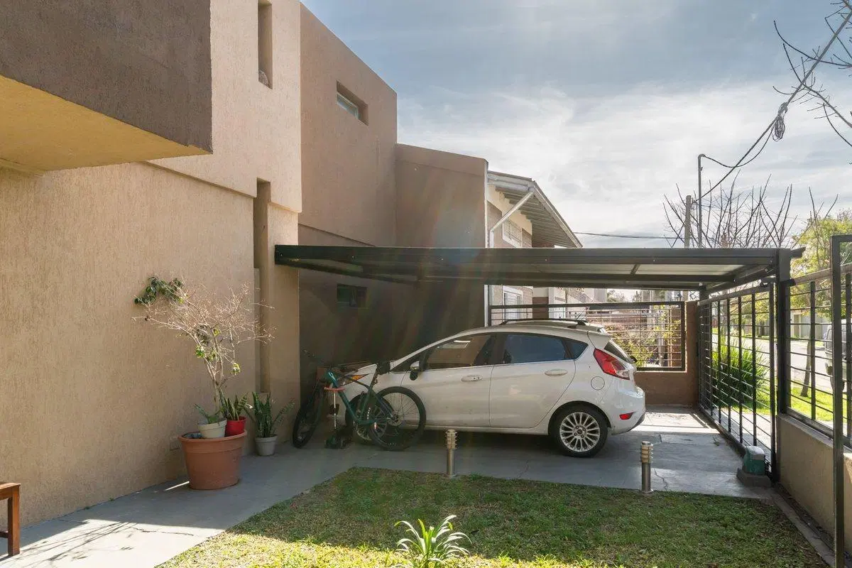 CASA EN VENTA 3 DORM  BARRIO MIRADOR DEL PUENTE 4