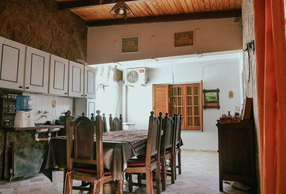 CASA EN VENTA 3 DORMITORIOS, QUINCHO Y PILETA 5