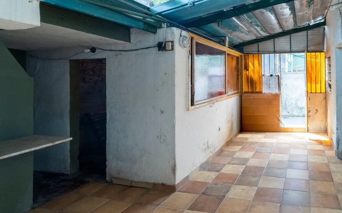 CASA DE PASILLO EN VENTA 2 DORMITORIOS TIRO SUIZO 8