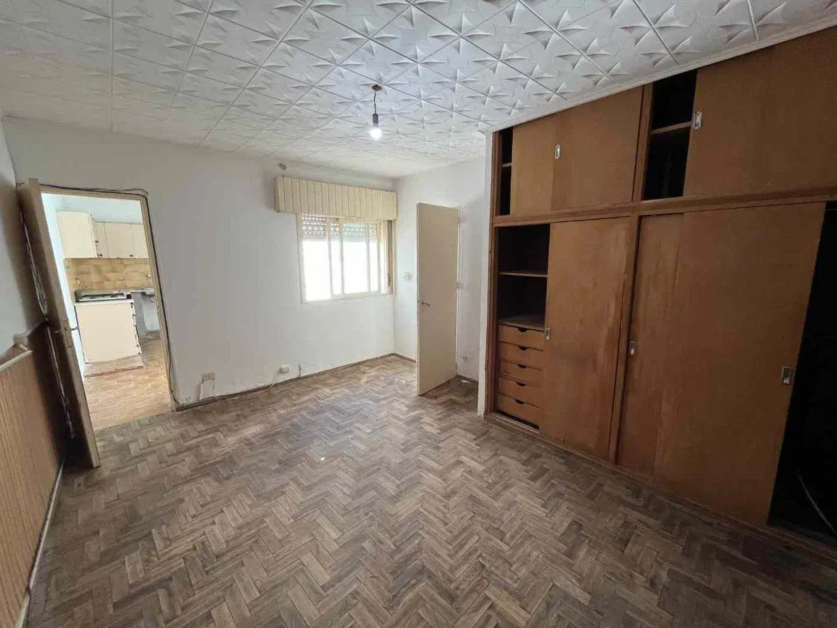 CASA DE PASILLO EN VENTA 2 DORM CON PATIO LOURDES 3