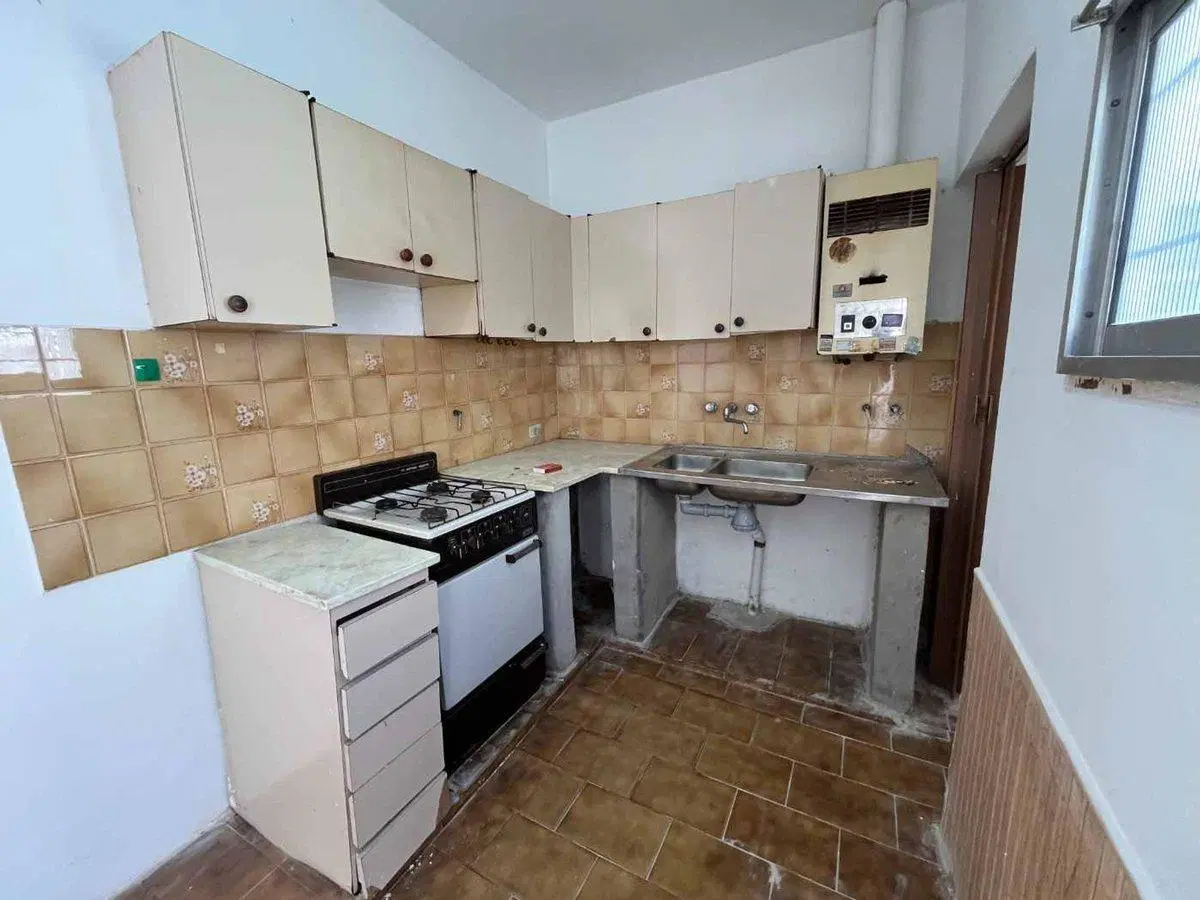 CASA DE PASILLO EN VENTA 2 DORM CON PATIO LOURDES 5