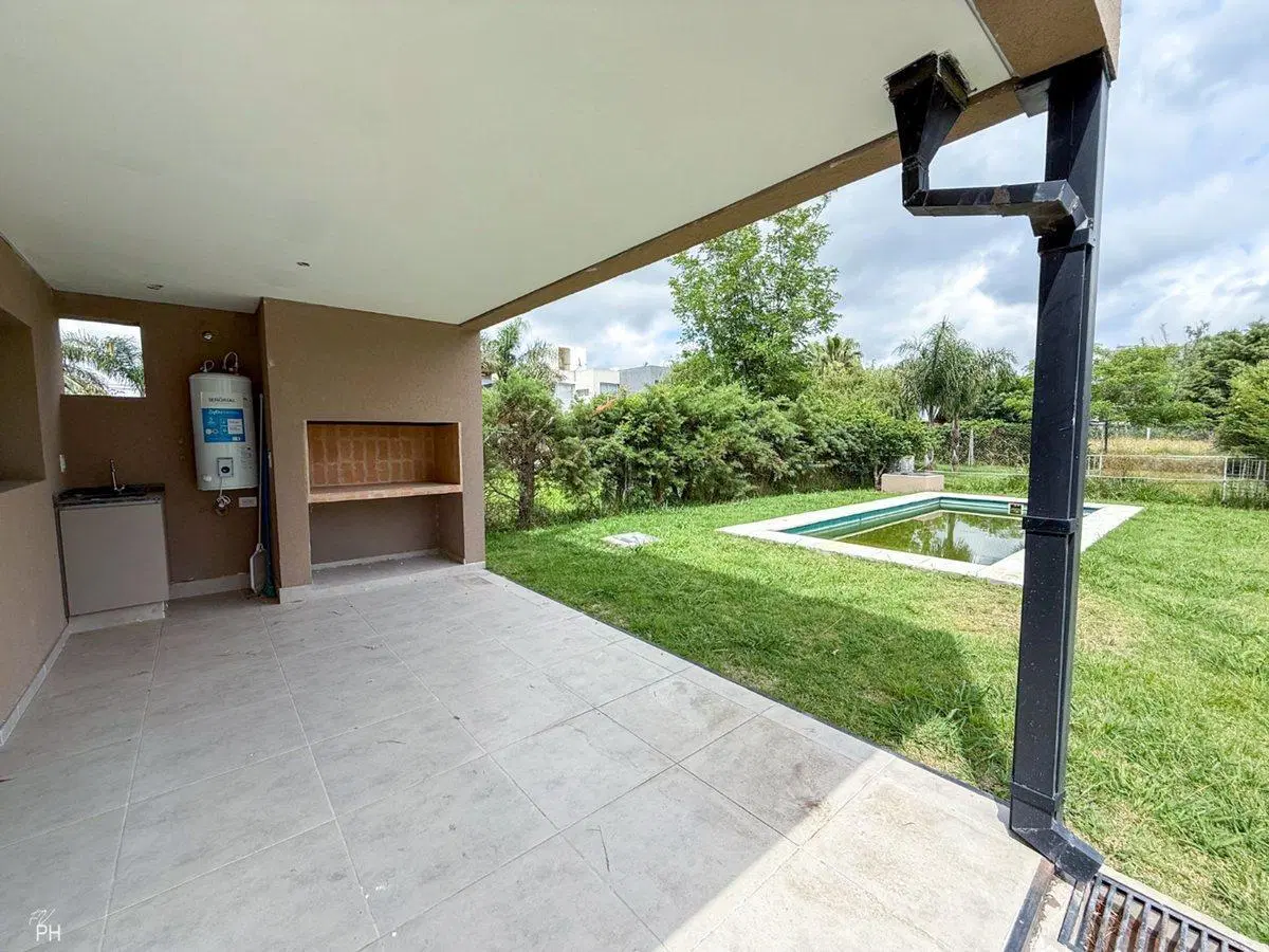CASA EN VENTA 2 DRMITORIOS, ROLDAN 8