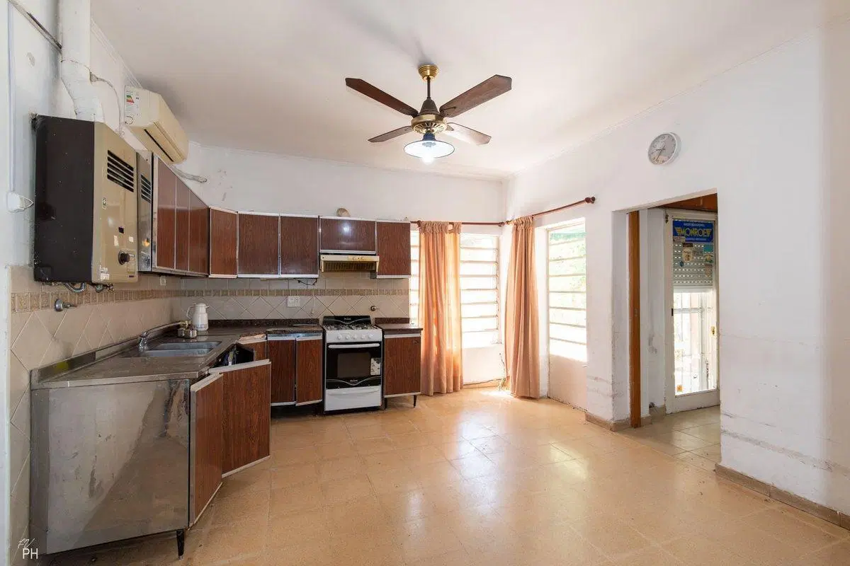 CASA 4 DORMITORIOS VENTA LA FLORIDA CON COCHERA 2