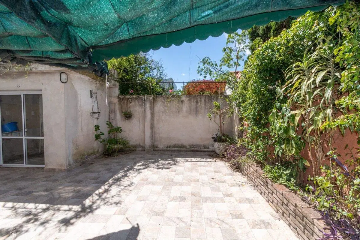 CASA 4 DORMITORIOS VENTA LA FLORIDA CON COCHERA 8