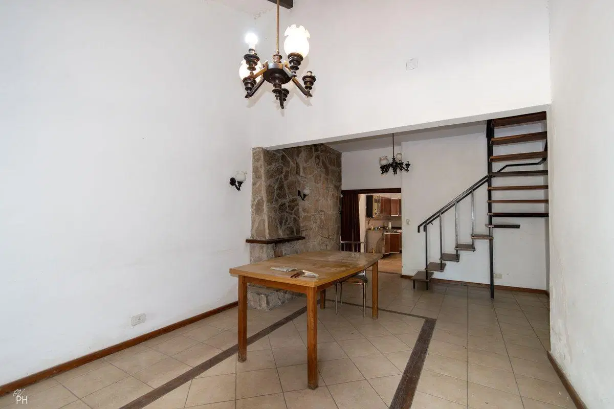 CASA 4 DORMITORIOS VENTA LA FLORIDA CON COCHERA 3