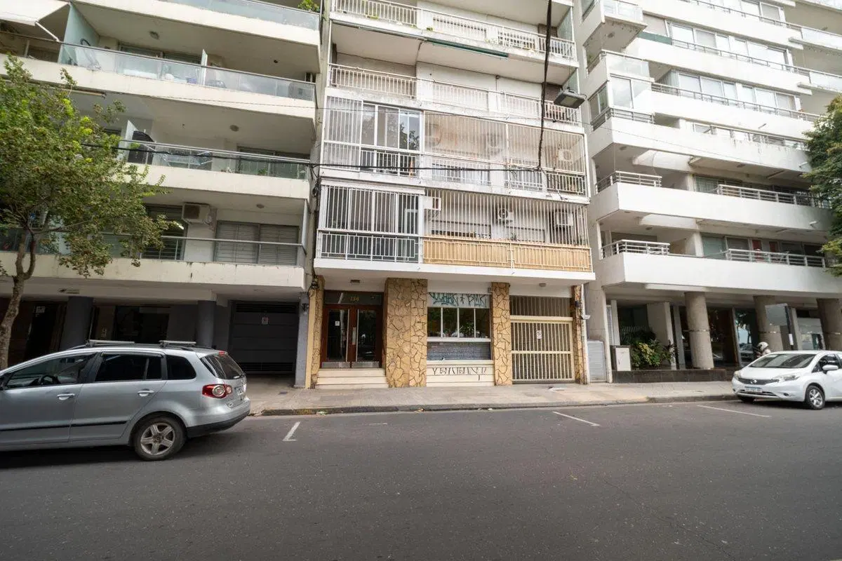 VENTA DEPARTAMENTO 4 DORMITORIOS ZONA  RIO-COCHERA 8