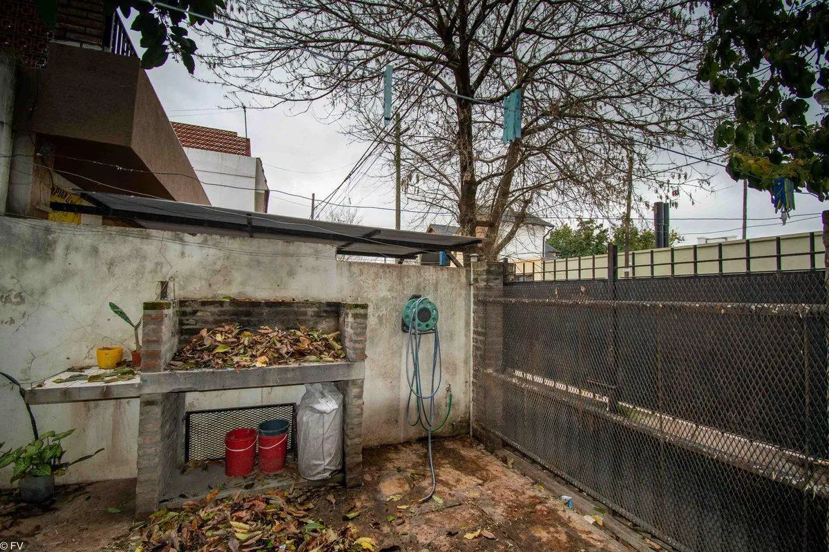 CASA EN VENTA CON PATIO Y COCHERA LA FLORIDA 5