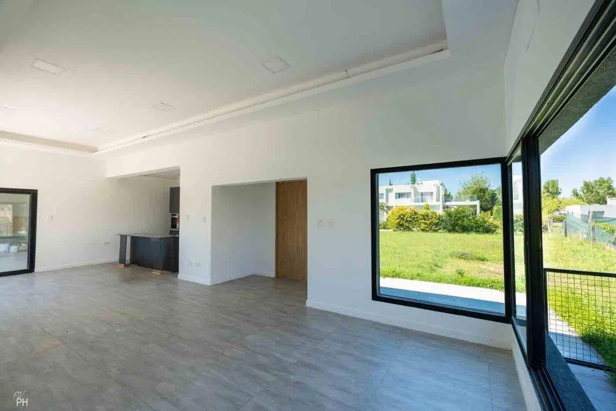 CASA EN VENTA 3 DORM PUERTO ROLDÁN 8