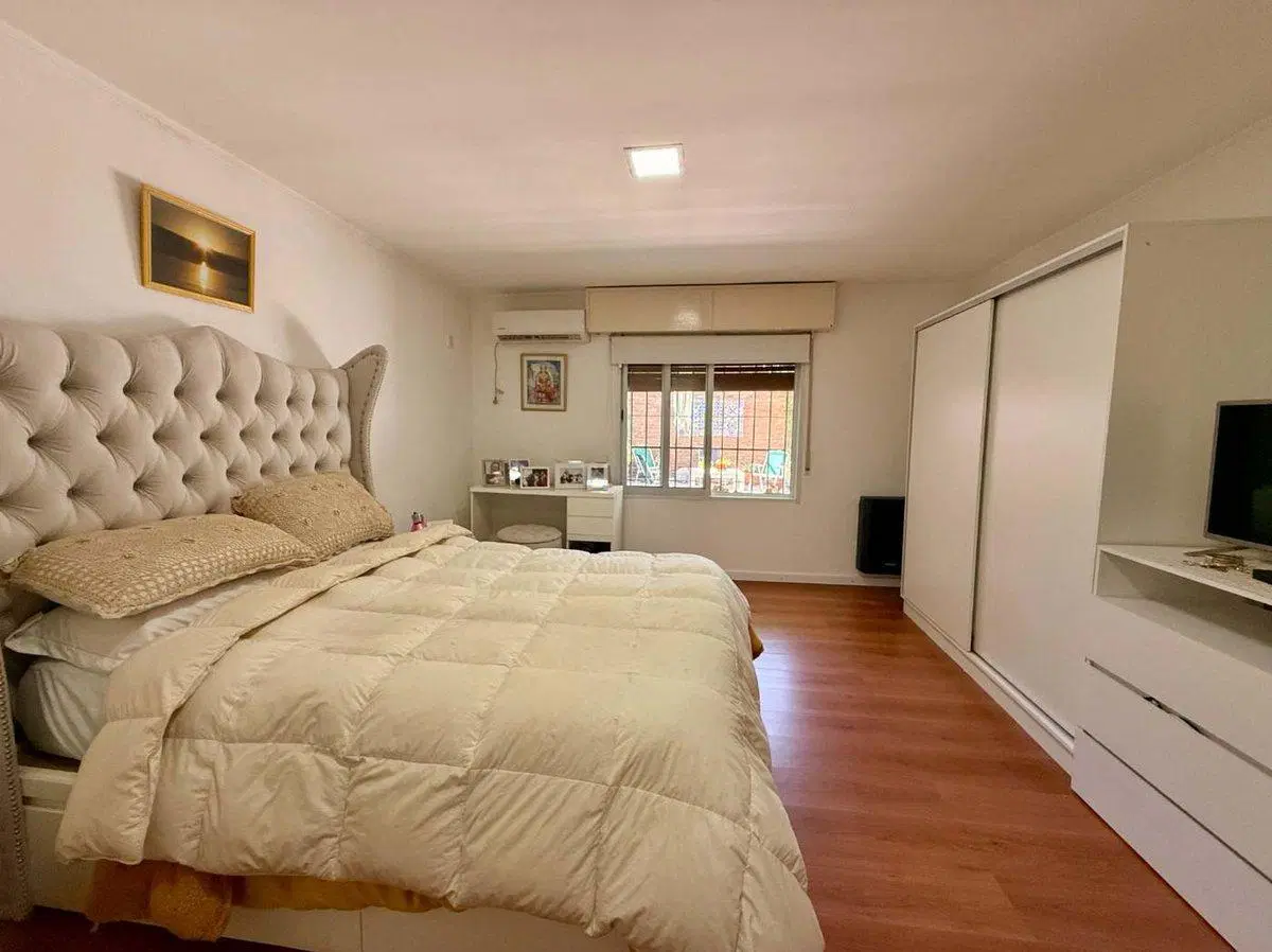 VENTA CASA 3 DORMITORIOS CON PATIO Y COCHERA 8