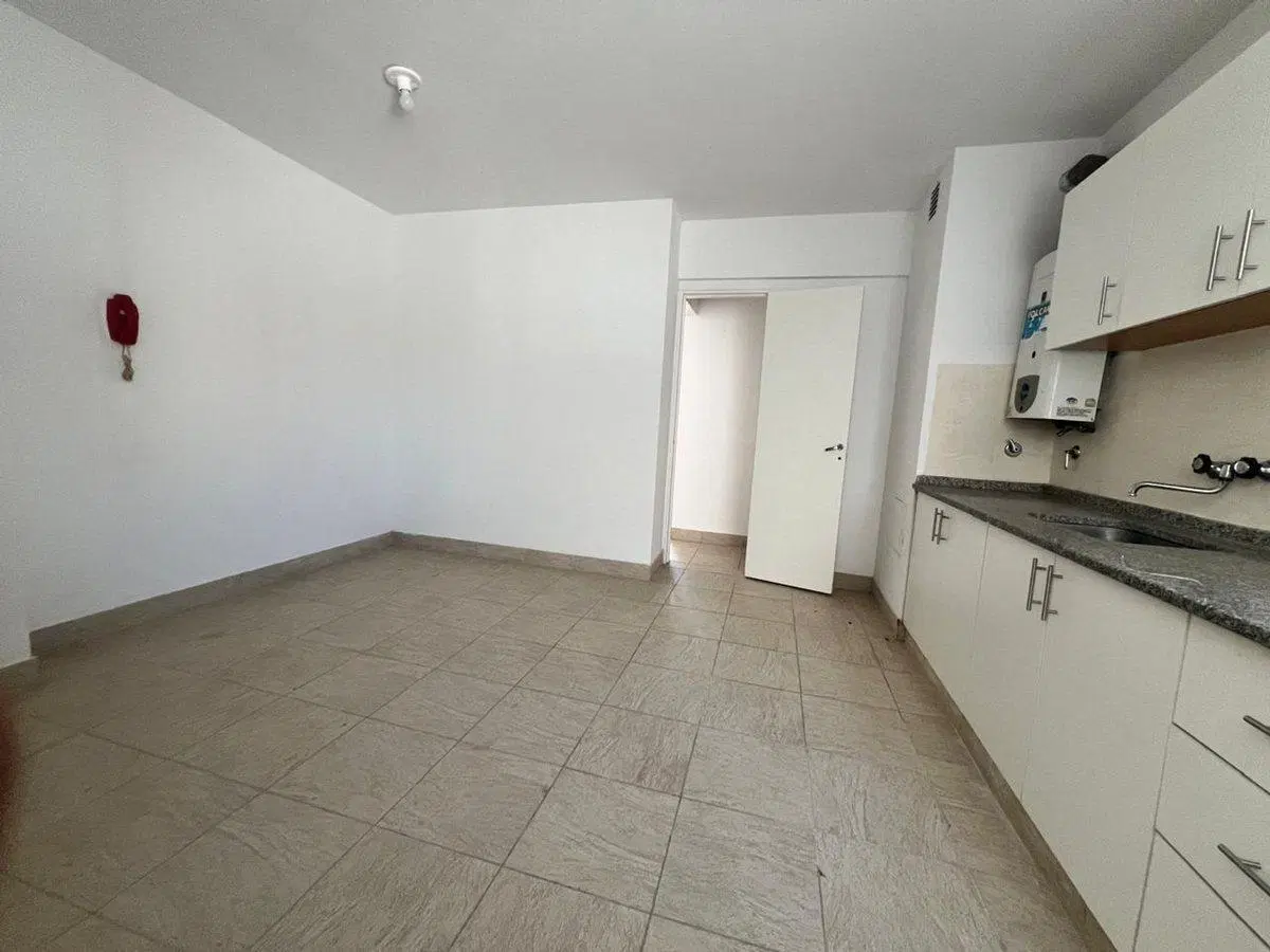 EN VENTA DEPARTAMENTO TRES DORMITORIOS ZONA CENTRO 2