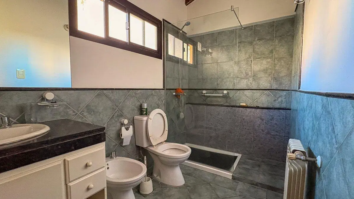 CASA EN VENTA 4 DORMITORIOS PATIO COCHERA MARTIN 4