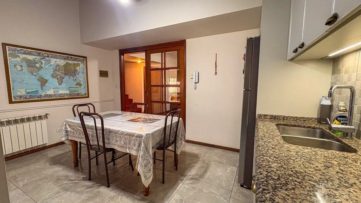 CASA EN VENTA 4 DORMITORIOS PATIO COCHERA MARTIN 2