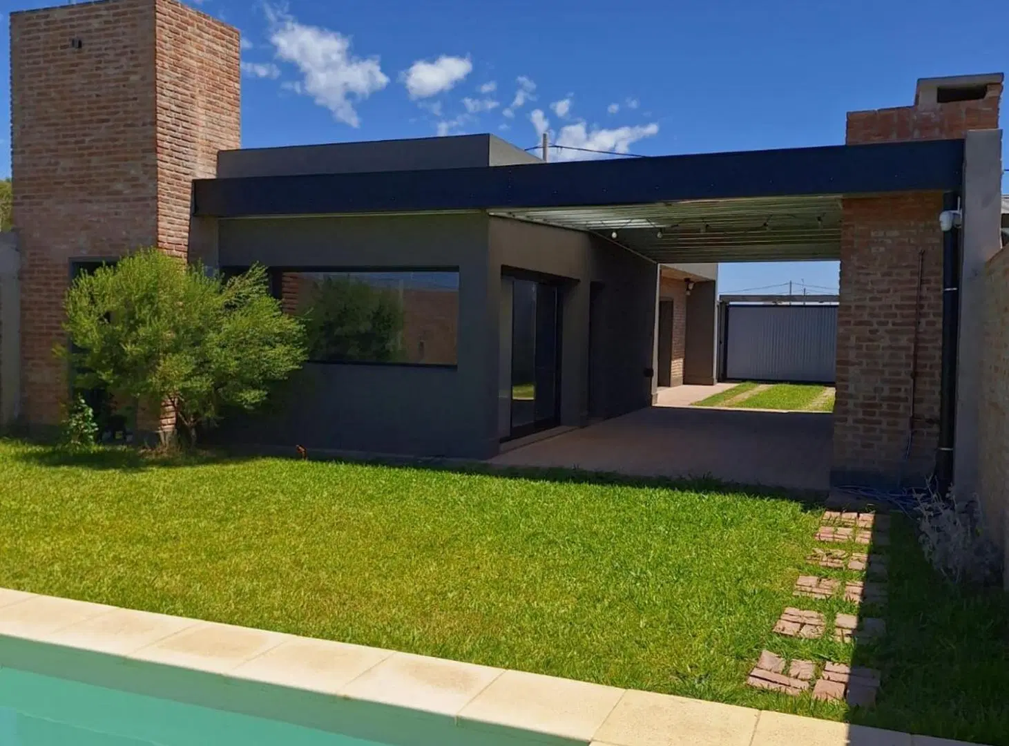 CASA EN VENTA 2 DORMITORIOS PILETA PUEBLO ESTHER 3