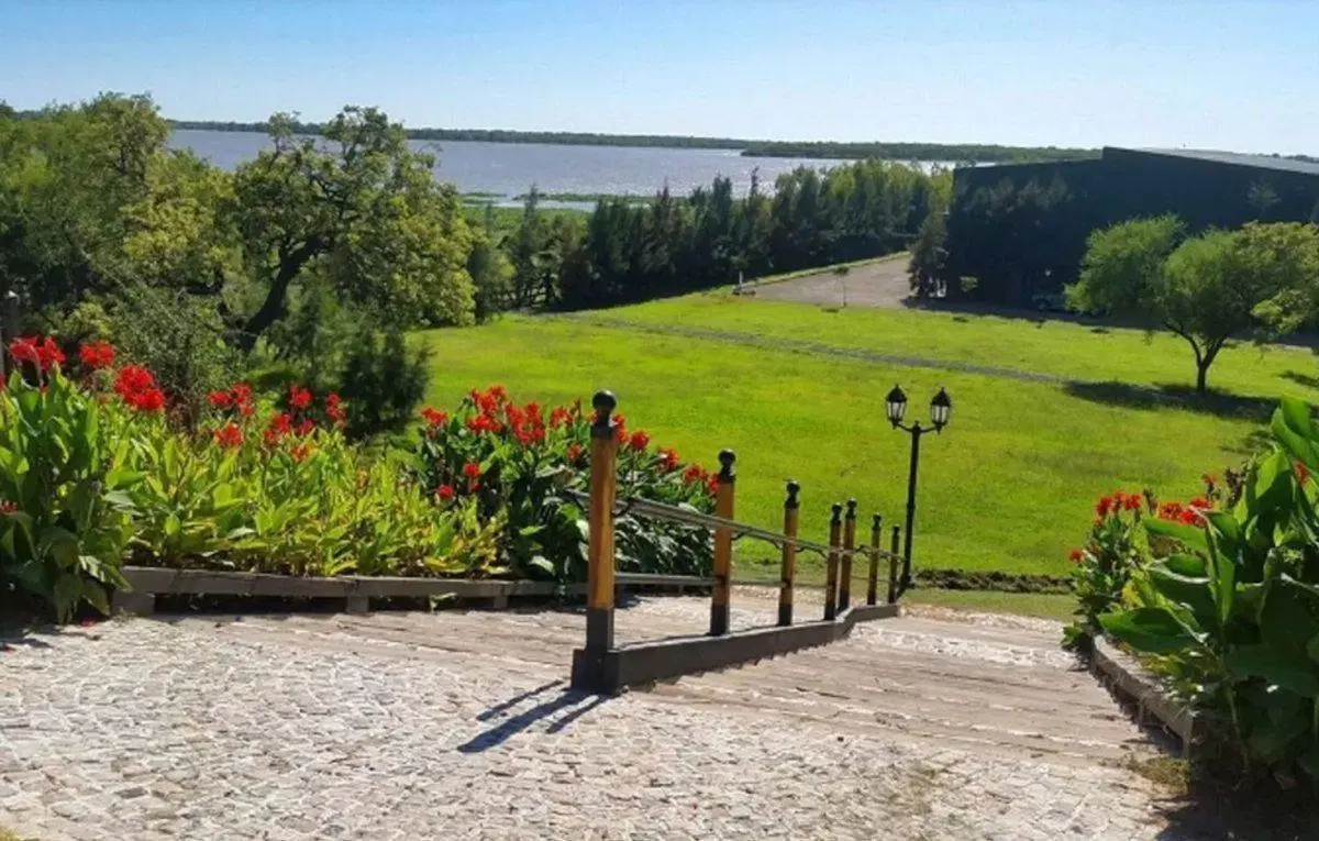 Lote en Azhares de Parana - Barrio privado. 2