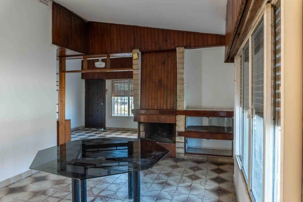 Importante casa en G. Baigorria en esquina 3