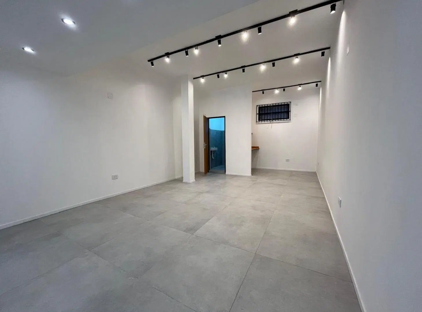 VENTA LOCAL COMERCIAL EXCELENTE UBICACION 5