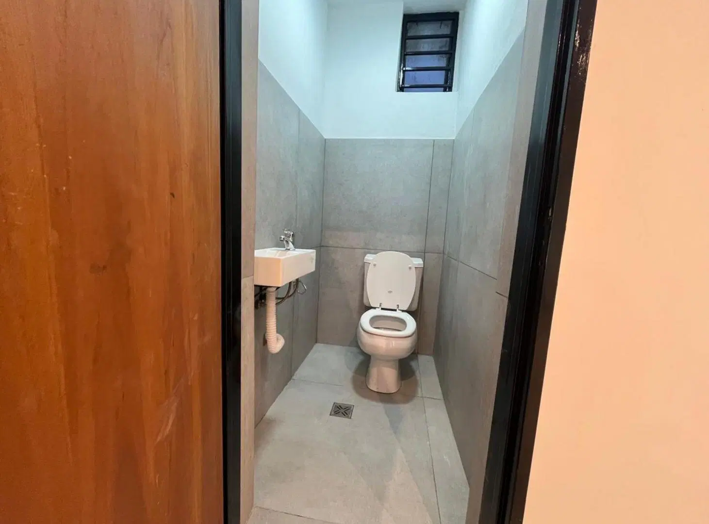 VENTA LOCAL COMERCIAL EXCELENTE UBICACION 8