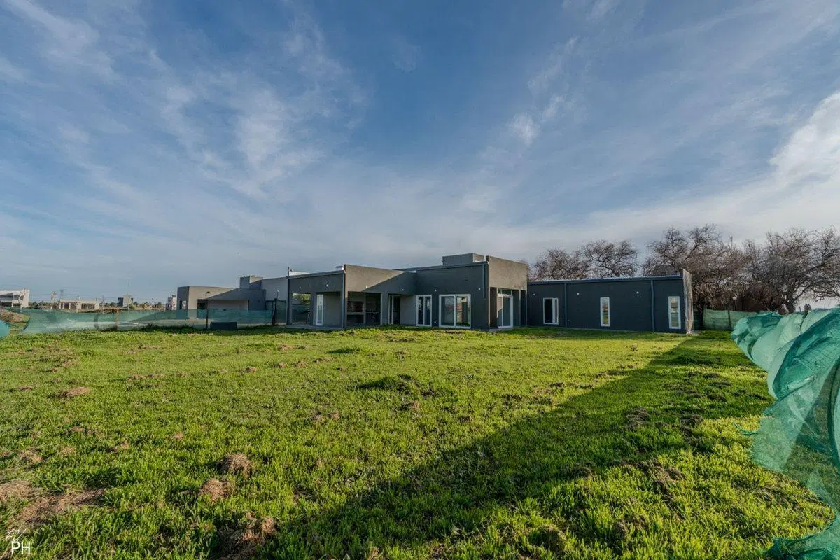 CASA EN VENTA 3 DORMITORIOS EN HARAS DE FUNES 5