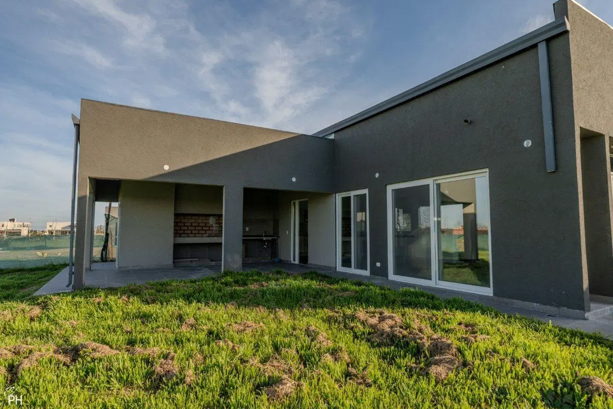 CASA EN VENTA 3 DORMITORIOS EN HARAS DE FUNES 8