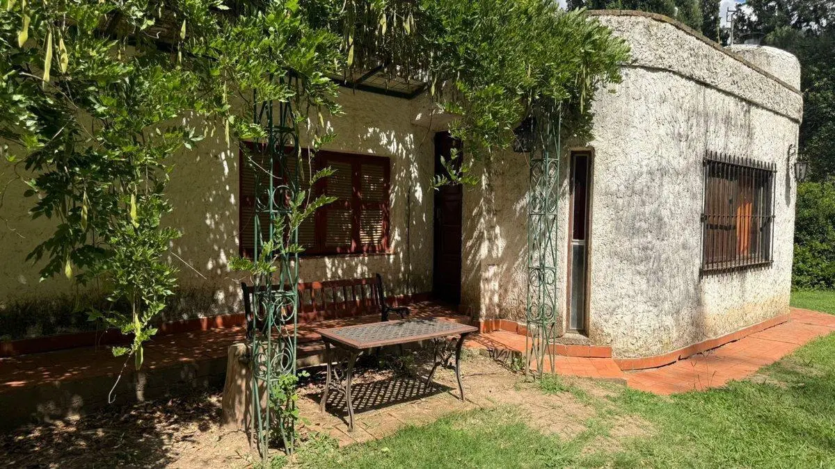 Casa Venta en Oliveros con amplio parque y pileta 8