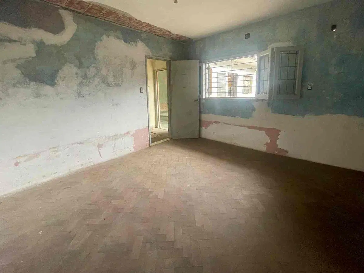 VENTA CASA A RECICLAR EN FISHERTON CON GALPÓN 5