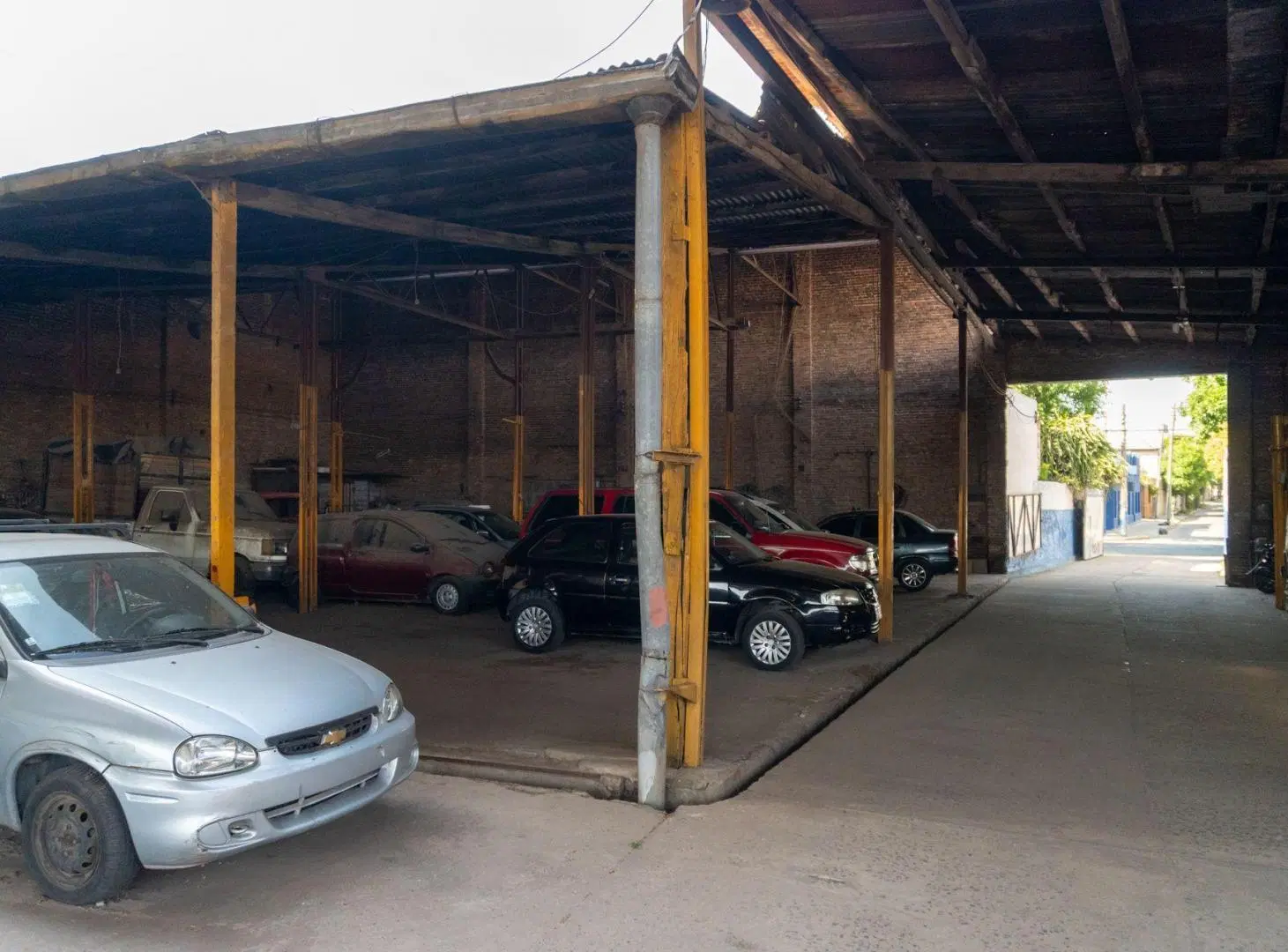 VENTA GALPON 2114 m EXCELENTE UBICACION AYOLAS 500 3